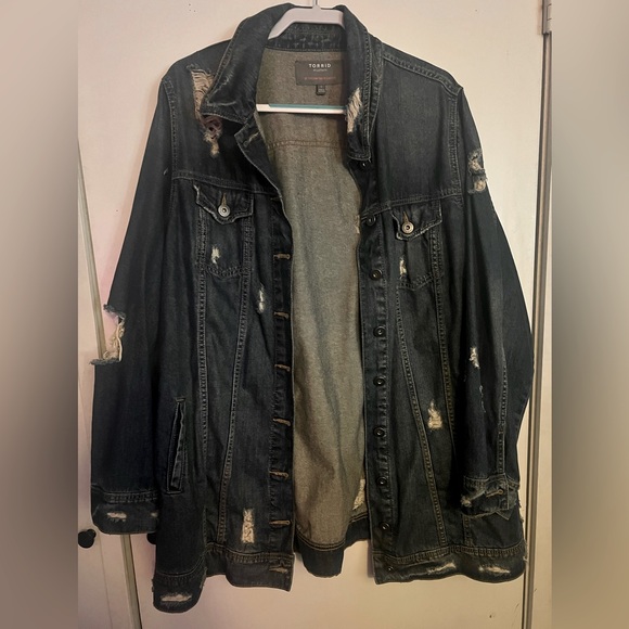 Adorable eBoyfriend Length Jean Jacket with Rip Accents & Pockets - Picture 1 of 8